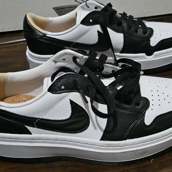 Stylish Black and White Men's Sneakers - Picture 2 of 4